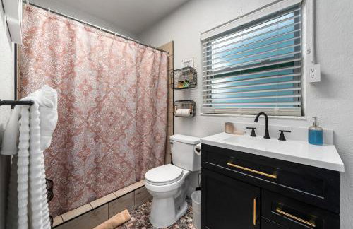 MODERN - Mins to Beach - Walk to Downtown - Free parking - Foto 21