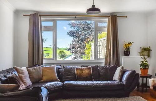 The Hideaway - Spacious 3 Bedroom Apartment - Photo 2