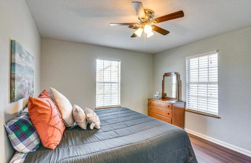 Less Than 1 Mi to Beach! Family-Friendly Galveston Home - Foto 13