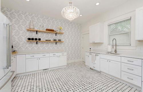 Family Haven with Hot Tub-Near Downtown Indy - Foto 14