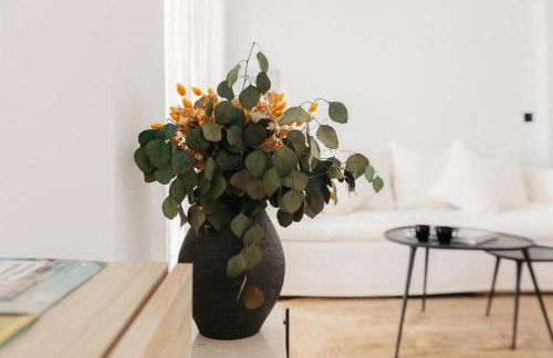 Spacious villa with private pool & garden for 4 - Photo 8