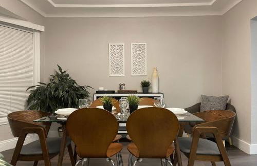 Airy Modern 2BR/2BA - Parking + Laundry + Sleep 6 - Foto 22