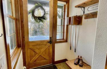 2 BR Basecamp Bliss at Kicking Horse Near Ski Hill - Foto 2