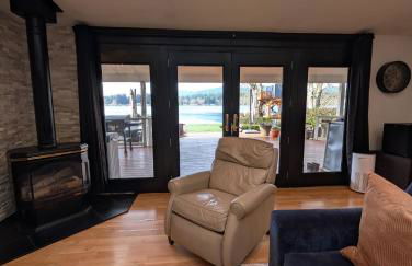 Lux Lakefront Estate, Sandy Beach, Hot Tub, Sauna, Dock, Treehouse & Deck - Foto 15