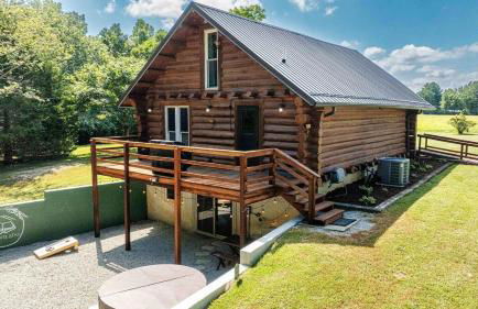 A Novel Stay 3 bed 2 bath log cabin in Shelbyville, IL - Foto 23