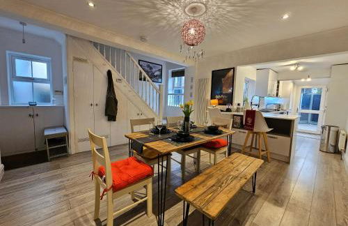 MAGICAL HARRY POTTER THEMED HOME IN WATFORD - FREE off-street PARKING - Foto 1