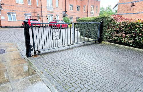 Beautiful Townhouse with Netflix - Foto 27