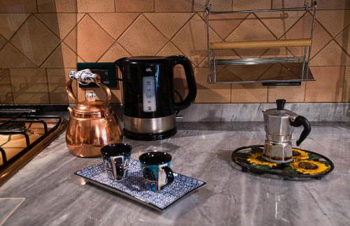 The Flowers' House - Photo 16