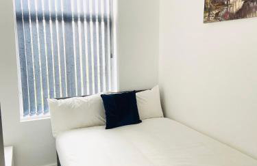 Beautiful 4 Bedroom 2 bathroom House close to city centre - Foto 9