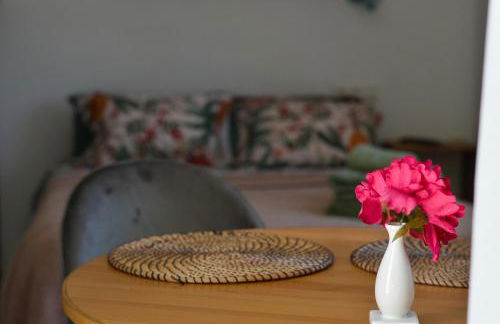 City Central Studio +Private Garden +Amazing View - Photo 18