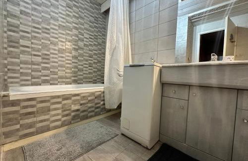 Appartement 2 pièces au pied des pistes de ski avec balcon et parking - FR-1-515-31 - Foto 8