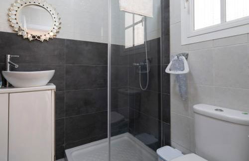 Villa with Free Heated Pool - Pass the Keys - Photo 11