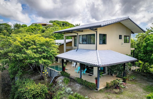 Nostalgic Retro Home on Luxurious Lot with a Private Infinity Pool and Ocean Views - Photo 25