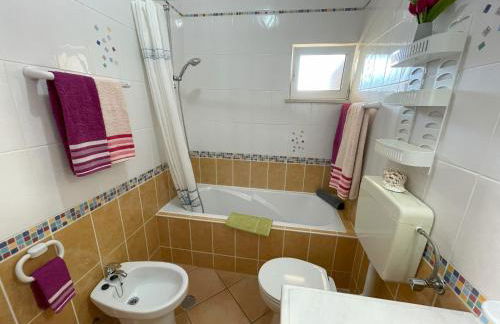 VILLA EBER - independent 1 & 2 bedroom apartments, pool, air con, fast Wi-Fi, near old town of Albufeira and beaches - Foto 29