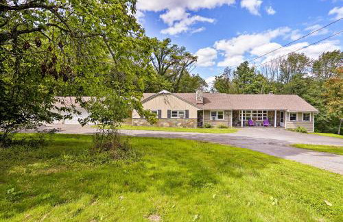 Wawayanda House on 62 Acres - Multiple Fireplaces! - Foto 38