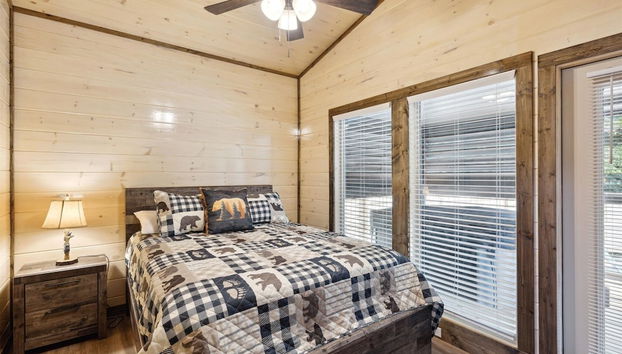 Bear View Estate 2 Bedroom Cabin by RedAwning - Foto 2, Habitación