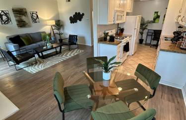 Beverly Hills Midle City 1 br Apt with Parking 202 - Photo 3