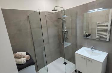 APPARTEMENTS DANS VILLA EN REZ DE JARDIN - Foto 35