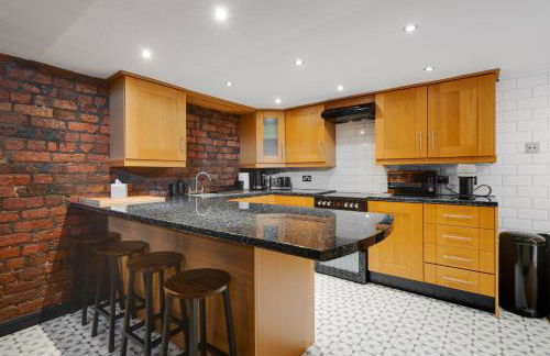 Liverpool Warehouse Flat - Sleeps 5, WiFi, Free On-Site Parking - Foto 37