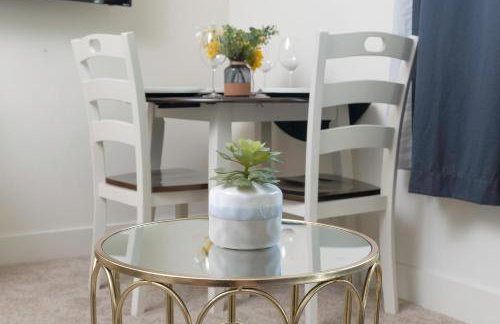 Modern 1BR Suite w AC Sleeps 3, NW Bakersfield - Photo 11