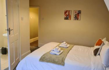 Spacious Mytholmroyd Apartment with River Views - Photo 7