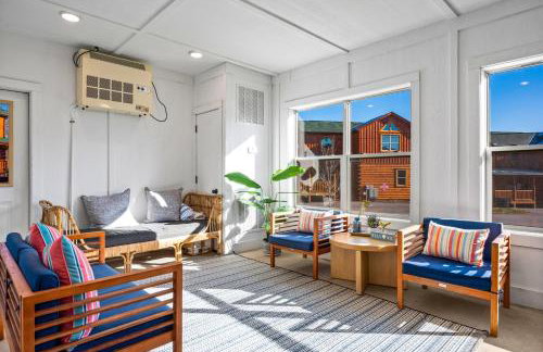 Indoor Pvt Pool, Pkyway, 44, HotTub, BBQ, King - Photo 30