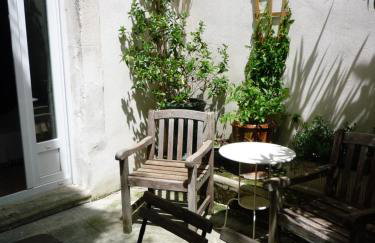 Appartement Avignon centre intra muros Cour extérieure Parking privé gratuit - Foto 8