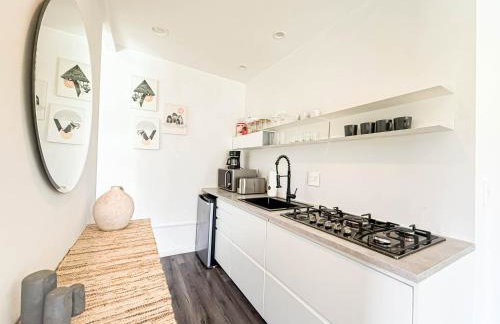 Charming Studio Oasis with Pool Near SoFi - MKLAD4 - Foto 5