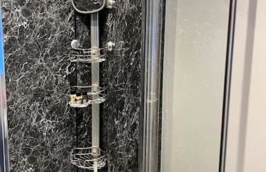 Unique one bedroom guest house with free parking - Photo 4