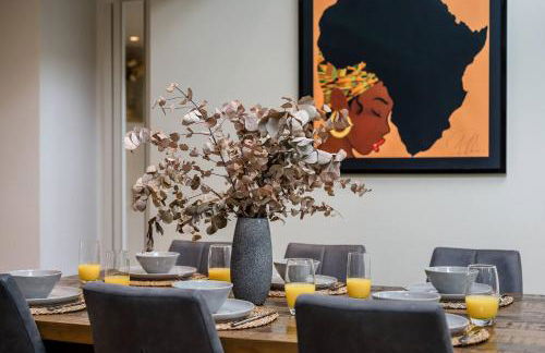 Pass The Keys Picture Perfect Haven in Didsbury Village - Free Parking & EV Station - Photo 21