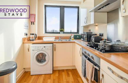 Premium Serviced Apartment in Basingstoke Town Centre, Free Parking By Redwood Stays - Foto 9