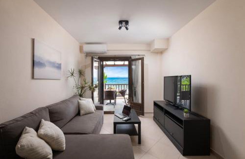 Iakovakis Seaside Exclusive Apartments - Photo 14