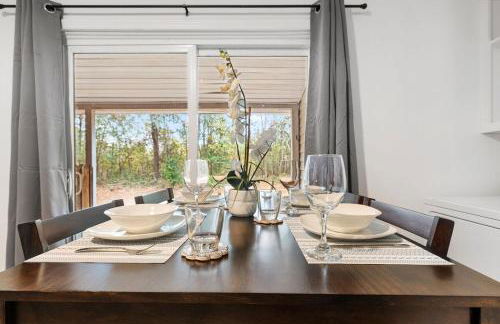 Stylish 2BR Urban Stay Near CAE Pet Friendly - Photo 14