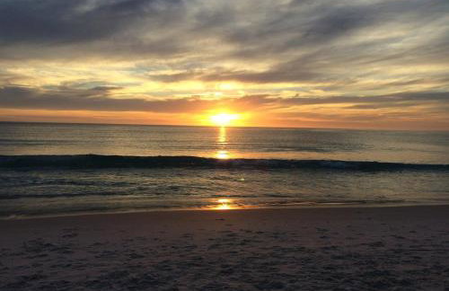 Casa Banho de Mar à 1 quadra da praia com Piscina, Wi-Fi e Ar condicionado - Foto 27