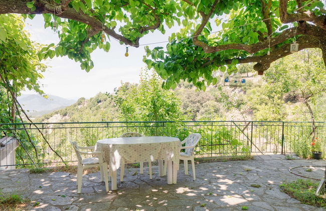 Secluded Holiday Home in Kalavrouza With Mountain Views,bbq - Foto 14