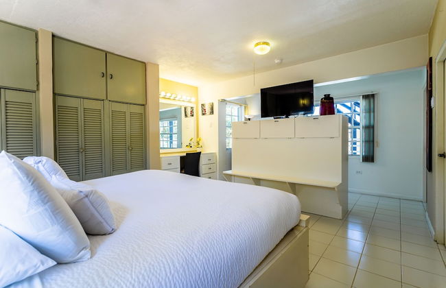 Large Villa With View! Private Pool Free Utilities! - Photo 8