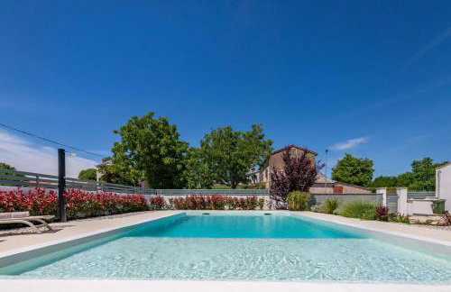 Villa Fiora, a beautiful and modern villa with a pool - Foto 26