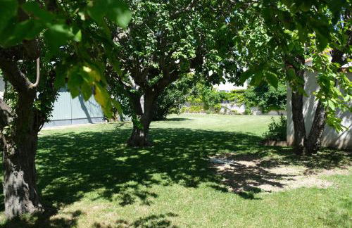 vacation rental with pool and poolhouse, close to arles in moulès- sleeps 8 - Foto 44