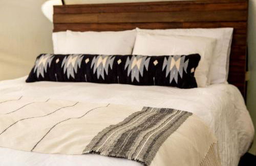 Charming Couples' Bell Tent Rental with Air Conditioning in Texas Hill Country - Foto 10