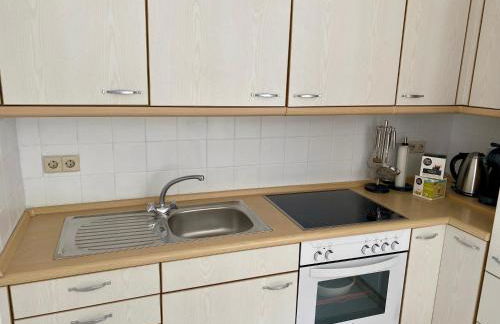 Stilvolles Apartment mit Balkon, Küche & Parkplatz - Waldstetten Zentrum - Foto 25