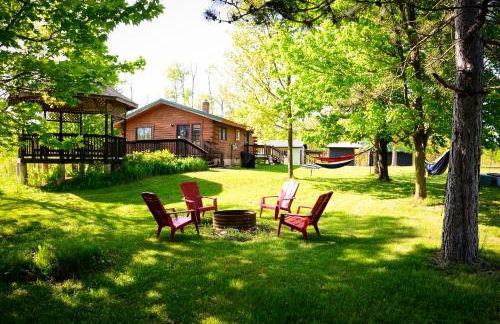 Cozy Cabin with Hottub at Cloverdale Cabins - Foto 44