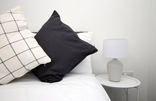 Modern Two BR | Free Parking - Foto 50