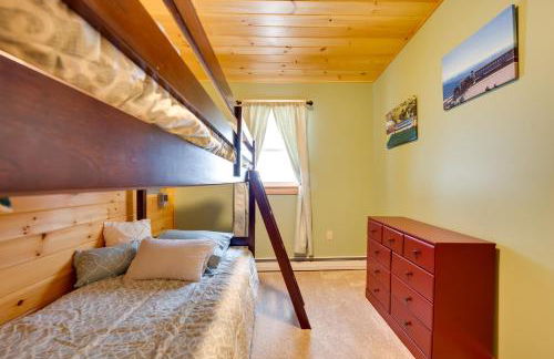 Peaceful Stark Cottage with Deck on South Ponds! - Foto 24