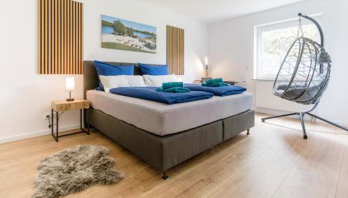 Kleeoase - Luxus Apartment- Jacuzzi - Dachterrasse - Kochinsel - kostenlose Parkplätze - See in 10 min - Foto 4, Garden view, towels, wardrobe, heating