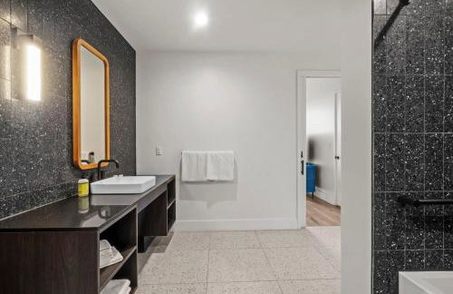 Modern Rainey St Oasis - Pool with Stunning Views - Foto 39