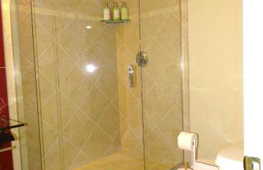 Comfortable Renovated 3 Bed Apartment - Foto 12