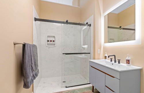 KING First Floor Sleep8 4Beds 2BA Swepson Escape - Foto 42