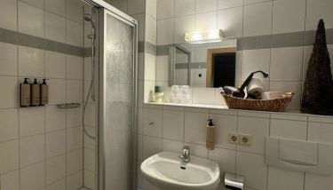 Almgasthaus Knöpflesbrunnen Fünfbettzimmer - Foto 3