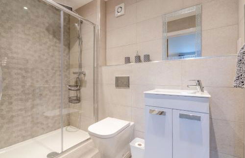 Maple House - Photo 17