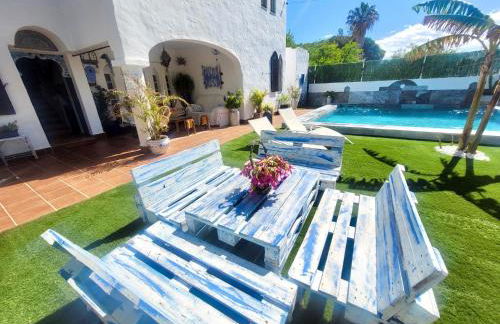 GATU PREMIUM Villa Lurberri piscina privada, 4 dormitorios, 2 baños, parking , jardines, " Preferente mayores de 25 años y familias " ín y barbacoa - Foto 8